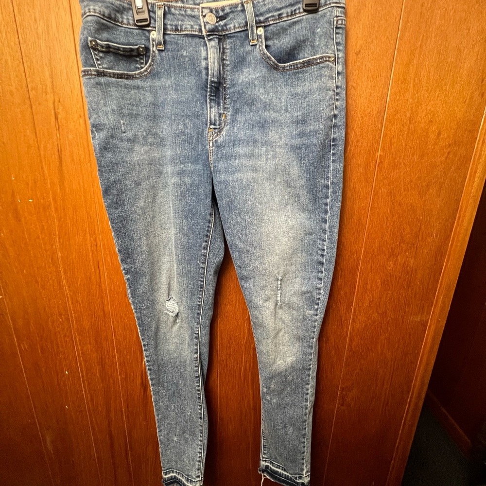 Levi’s 721 High Rise Skinny Jeans Distressed Waist 32
